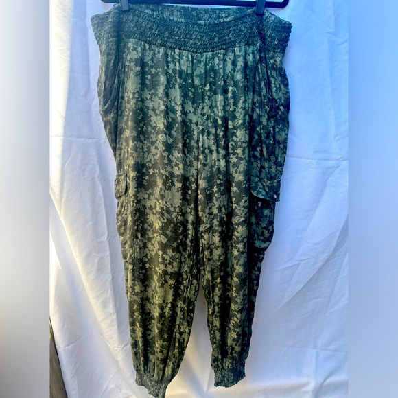 Democracy Floral Print Utility High-Rise Ab Technology Joggers | NWT Size XS - Picture 1 of 3